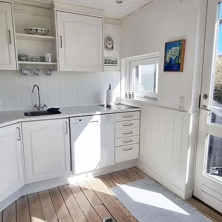 Strandhus Bratten Сasa de vacaciones *