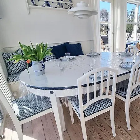 Strandhus Bratten Сasa de vacaciones *